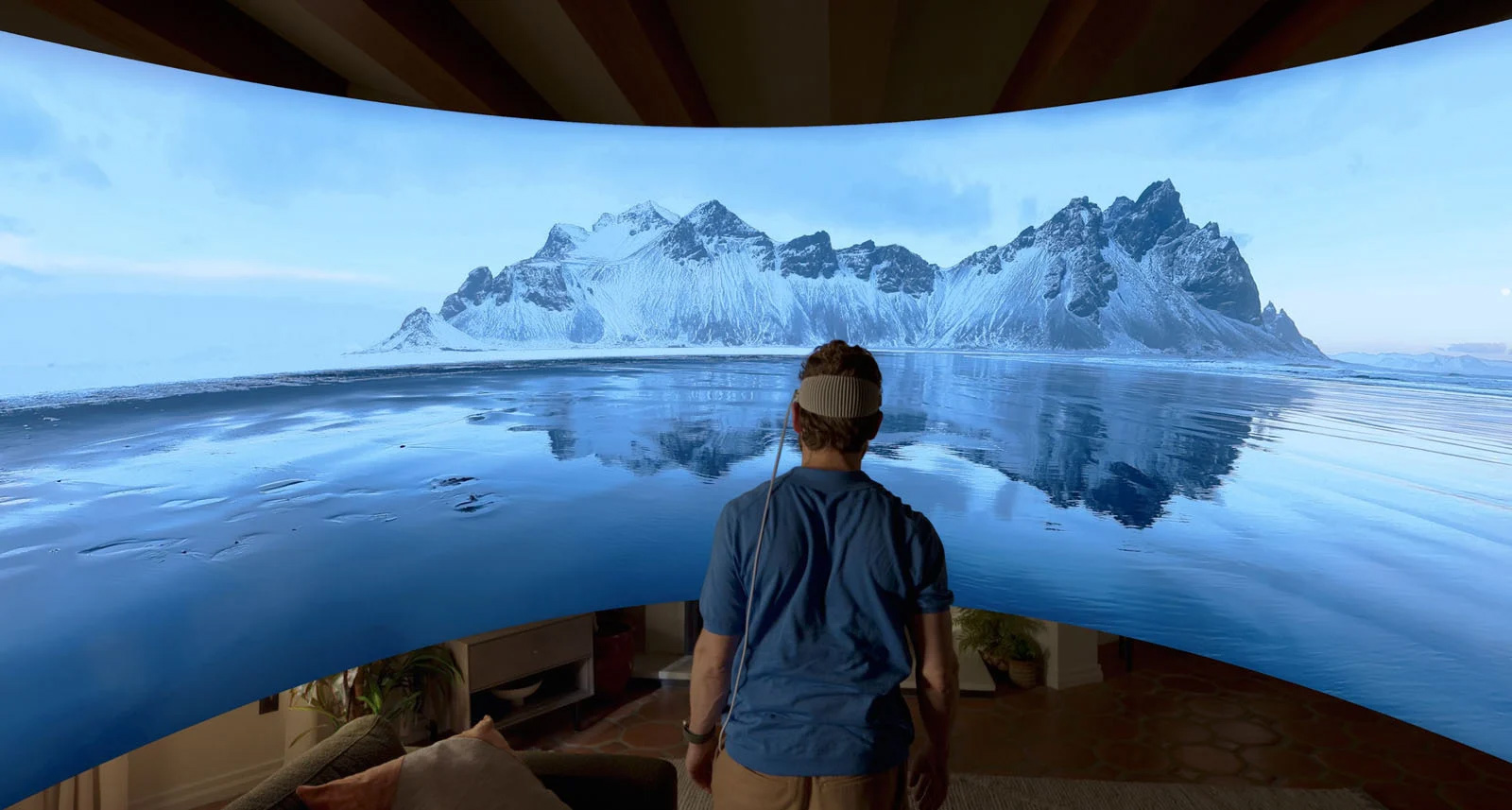 Customer enjoying a panoramic photo from their purchased experience from 360VideoExperience.com